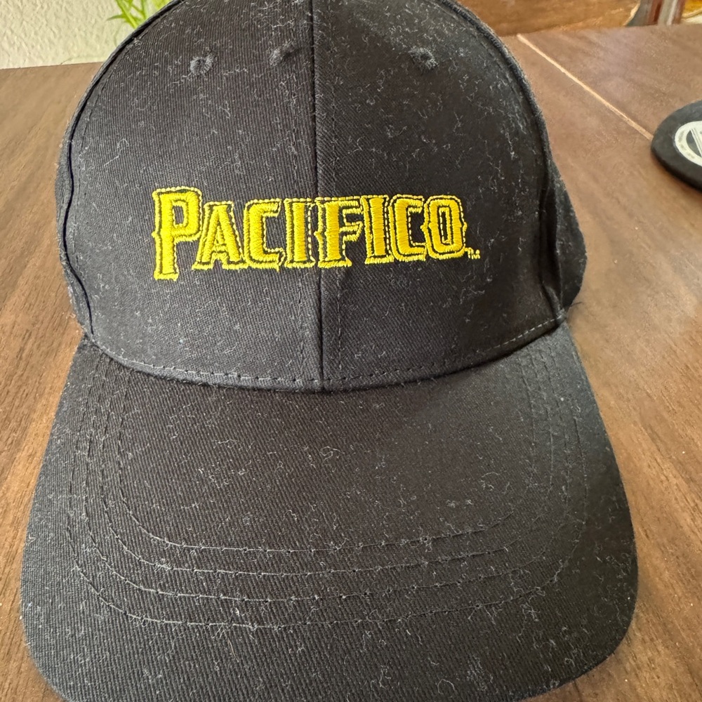 Pacifico Black Cap